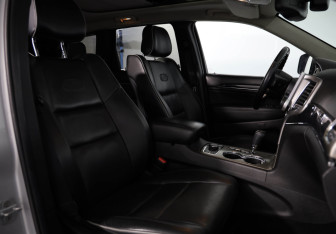 Подержанный автомобиль Jeep Grand Cherokee 2012 года (20 фото)