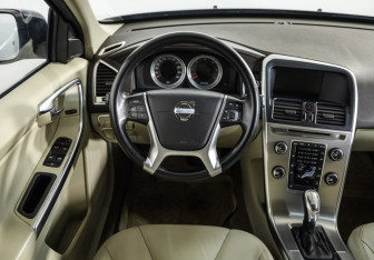 Подержанный автомобиль Volvo XC60 2012 года (11 фото)