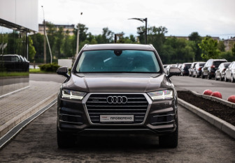 Подержанный автомобиль Audi Q7 2017 года (4 фото)