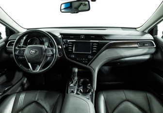 Подержанный автомобиль Toyota Camry Sedan 2019 года (13 фото)