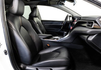 Подержанный автомобиль Toyota Camry Sedan 2020 года (30 фото)