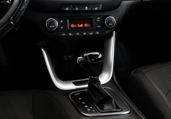 Подержанный автомобиль Kia Ceed Hatchback 2017 года (12 фото)
