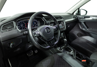 Подержанный автомобиль Volkswagen Tiguan 2018 года (11 фото)