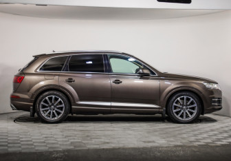 Подержанный автомобиль Audi Q7 2016 года (4 фото)