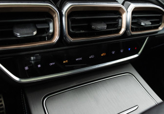 Подержанный автомобиль Jetour X70 Plus 2025 года (19 фото)