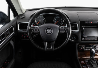 Подержанный автомобиль Volkswagen Touareg 2012 года (12 фото)