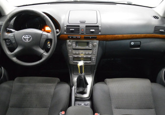 Подержанный автомобиль Toyota Avensis Sedan 2007 года (14 фото)