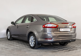 Подержанный автомобиль Ford Mondeo Sedan 2013 года (7 фото)