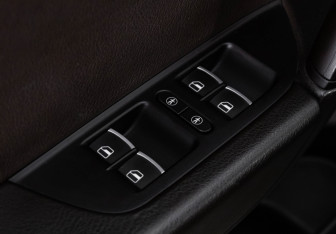 Подержанный автомобиль Volkswagen Touareg 2012 года (18 фото)