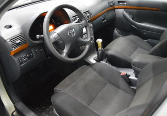 Подержанный автомобиль Toyota Avensis Sedan 2007 года (10 фото)