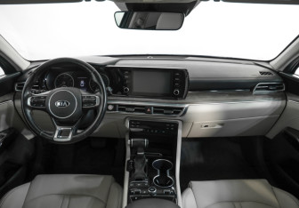 Подержанный автомобиль Kia K5 2020 года (9 фото)