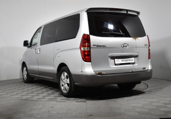 Подержанный автомобиль Hyundai Grand Starex 2010 года (7 фото)