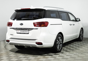 Подержанный автомобиль Kia Carnival 2020 года (5 фото)