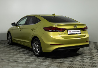 Подержанный автомобиль Hyundai Elantra Sedan 2017 года (7 фото)