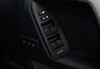 Подержанный автомобиль Toyota Land Cruiser Prado 2019 года (10 фото)