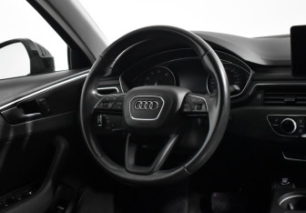 Подержанный автомобиль Audi A4 Sedan 2018 года (15 фото)