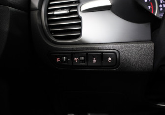 Подержанный автомобиль Kia Rio Sedan 2017 года (22 фото)