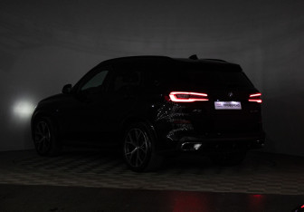 Подержанный автомобиль BMW X5 2021 года (24 фото)