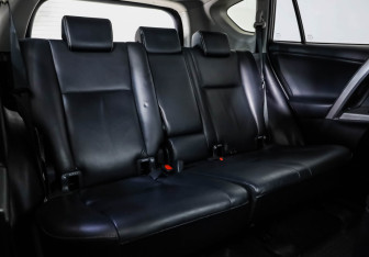 Подержанный автомобиль Toyota RAV4 2017 года (24 фото)