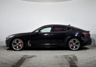 Подержанный автомобиль Kia Stinger 2019 года (8 фото)