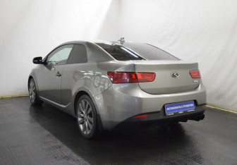 Подержанный автомобиль Kia Cerato Coupe 2010 года (7 фото)