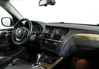 Подержанный автомобиль BMW X3 2011 года (9 фото)