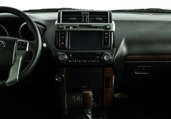 Подержанный автомобиль Toyota Land Cruiser Prado 2015 года (14 фото)