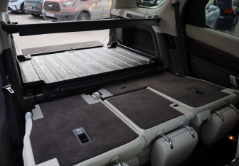 Подержанный автомобиль Land Rover Discovery 2017 года (29 фото)