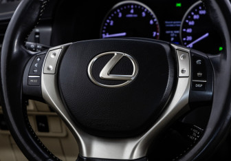 Подержанный автомобиль Lexus ES 2013 года (13 фото)
