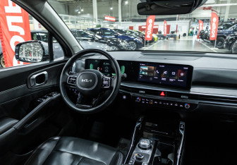 Подержанный автомобиль Kia Sorento 2024 года (12 фото)