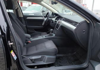 Подержанный автомобиль Volkswagen Passat Sedan 2018 года (20 фото)