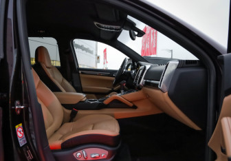 Подержанный автомобиль Porsche Cayenne 2014 года (29 фото)
