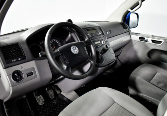 Подержанный автомобиль Volkswagen Multivan 2004 года (9 фото)