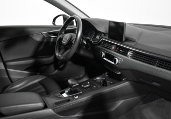 Подержанный автомобиль Audi A4 Sedan 2018 года (13 фото)