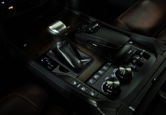 Подержанный автомобиль Lexus LX 2018 года (23 фото)