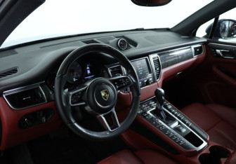 Подержанный автомобиль Porsche Macan 2015 года (17 фото)