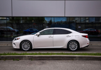 Подержанный автомобиль Lexus ES 2016 года (9 фото)