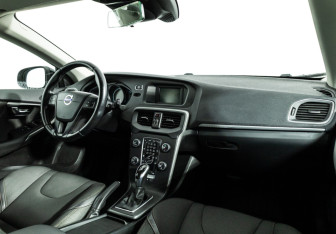 Подержанный автомобиль Volvo V40 Cross Country 2013 года (9 фото)