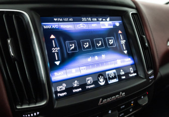 Подержанный автомобиль Maserati Levante 2017 года (25 фото)