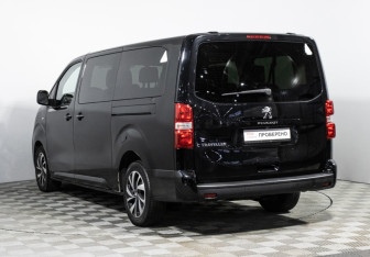 Подержанный автомобиль Peugeot Traveller 2018 года (7 фото)