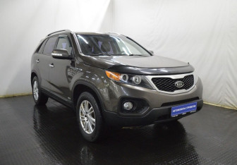Подержанный автомобиль Kia Sorento 2011 года (3 фото)