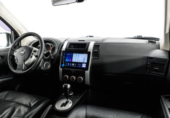 Подержанный автомобиль Nissan X-Trail 2010 года (9 фото)