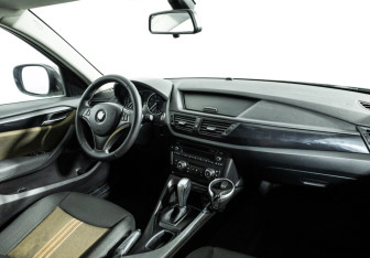 Подержанный автомобиль BMW X1 2011 года (9 фото)