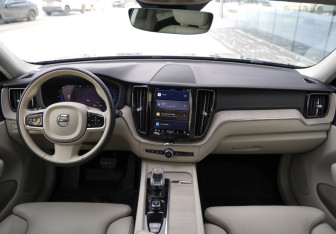 Подержанный автомобиль Volvo XC60 2021 года (10 фото)