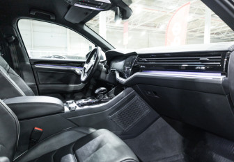 Подержанный автомобиль Volkswagen Touareg 2019 года (18 фото)