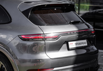 Подержанный автомобиль Porsche Cayenne 2020 года (12 фото)
