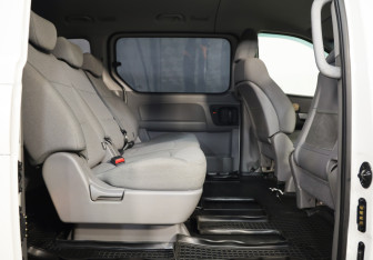Подержанный автомобиль Hyundai H-1 2018 года (27 фото)