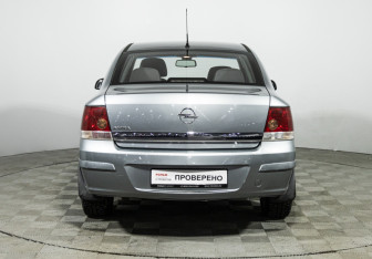 Подержанный автомобиль Opel Astra Sedan 2010 года (6 фото)
