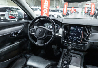 Подержанный автомобиль Volvo V90 Cross Country 2017 года (30 фото)