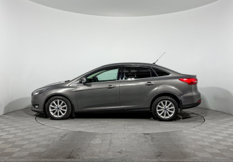 Подержанный автомобиль Ford Focus Sedan 2016 года (8 фото)